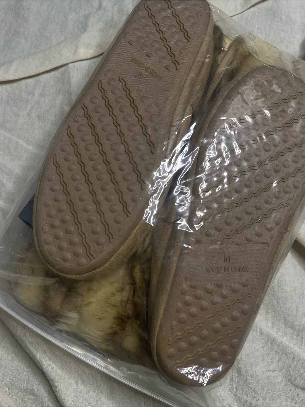 NWT Cozy Faux-Fur Pom Pom Slippers